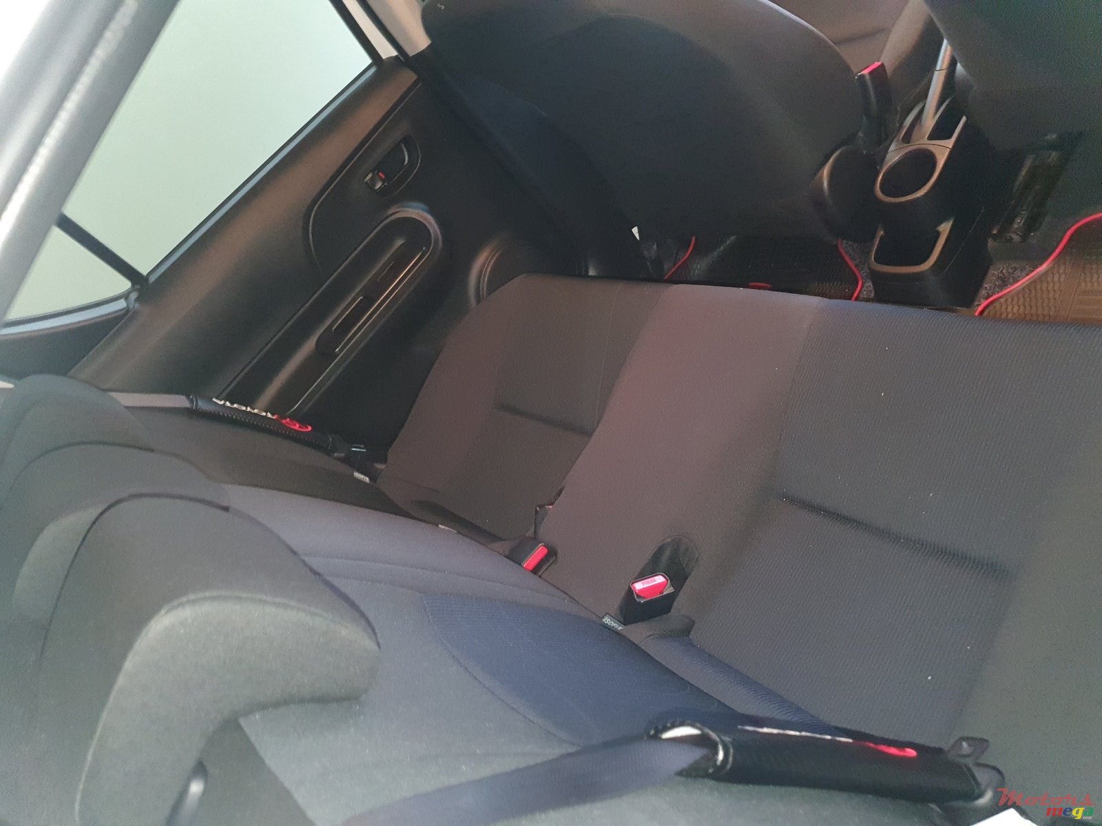 2016' Toyota Aqua photo #5