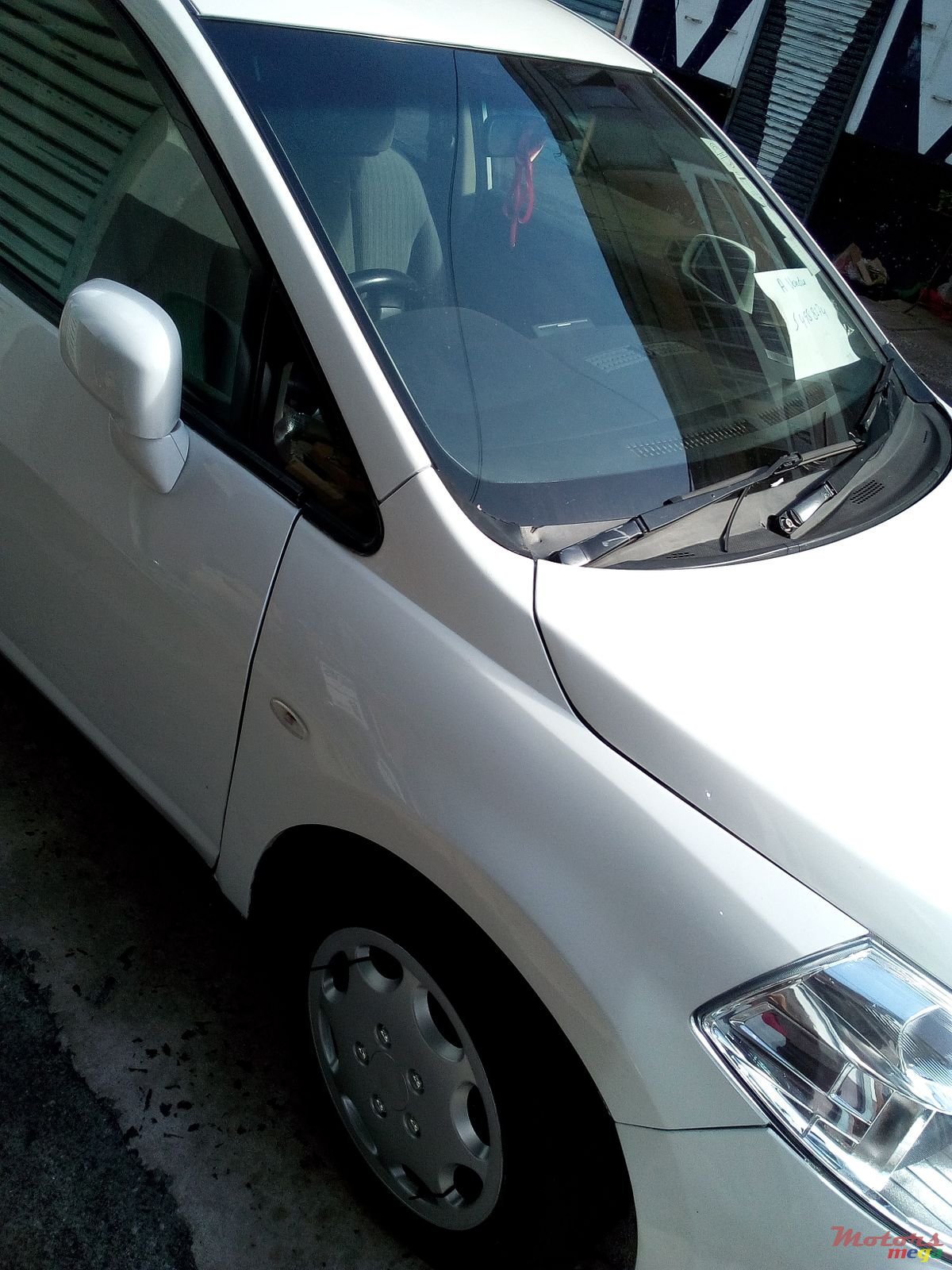 2010' Nissan Tiida photo #2