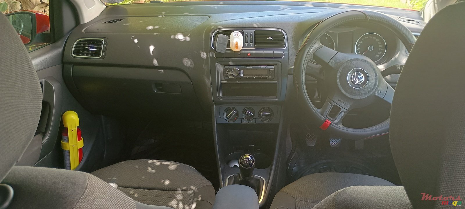 2013' Volkswagen Polo photo #4