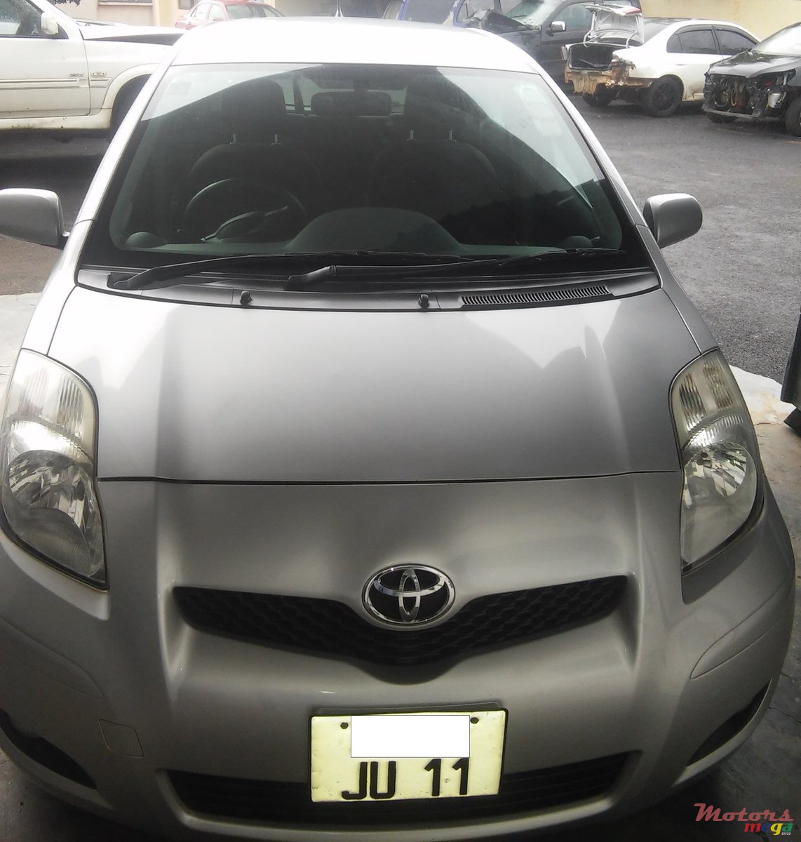 2011' Toyota Yaris photo #4