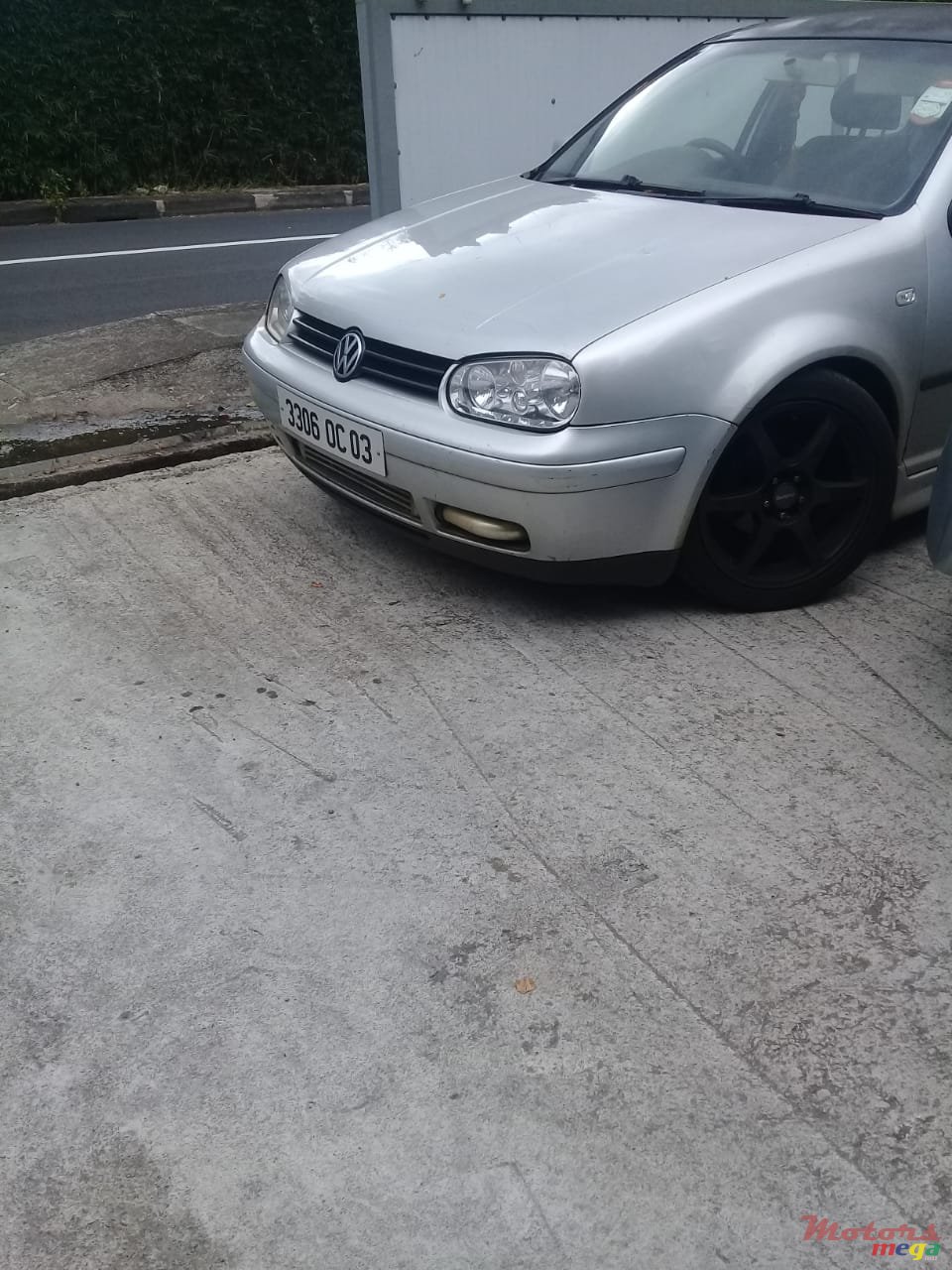 2003' Volkswagen Golf photo #3