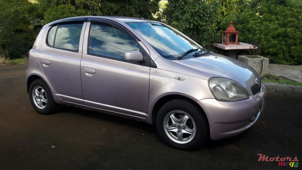 2000' Toyota Vitz photo #1