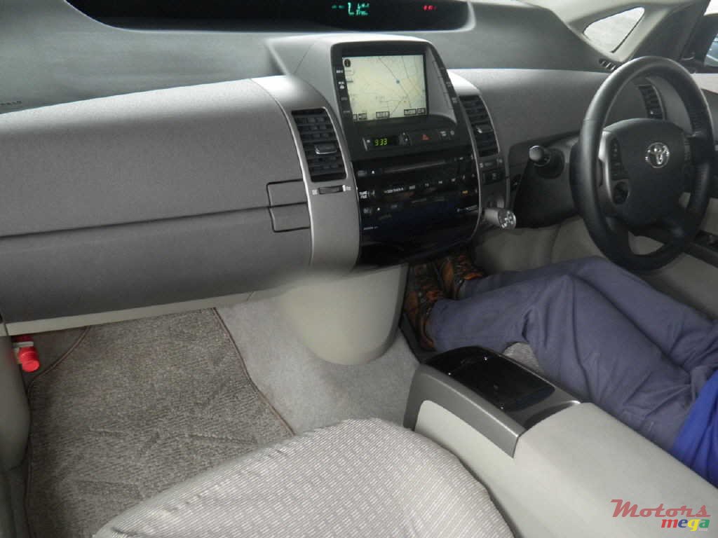 2009' Toyota Prius photo #2