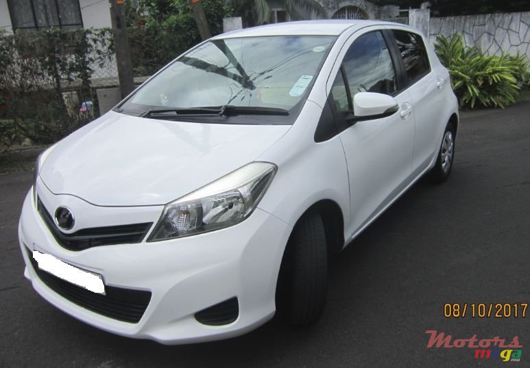 2011' Toyota Vitz 1.3SMARTSTOP photo #1