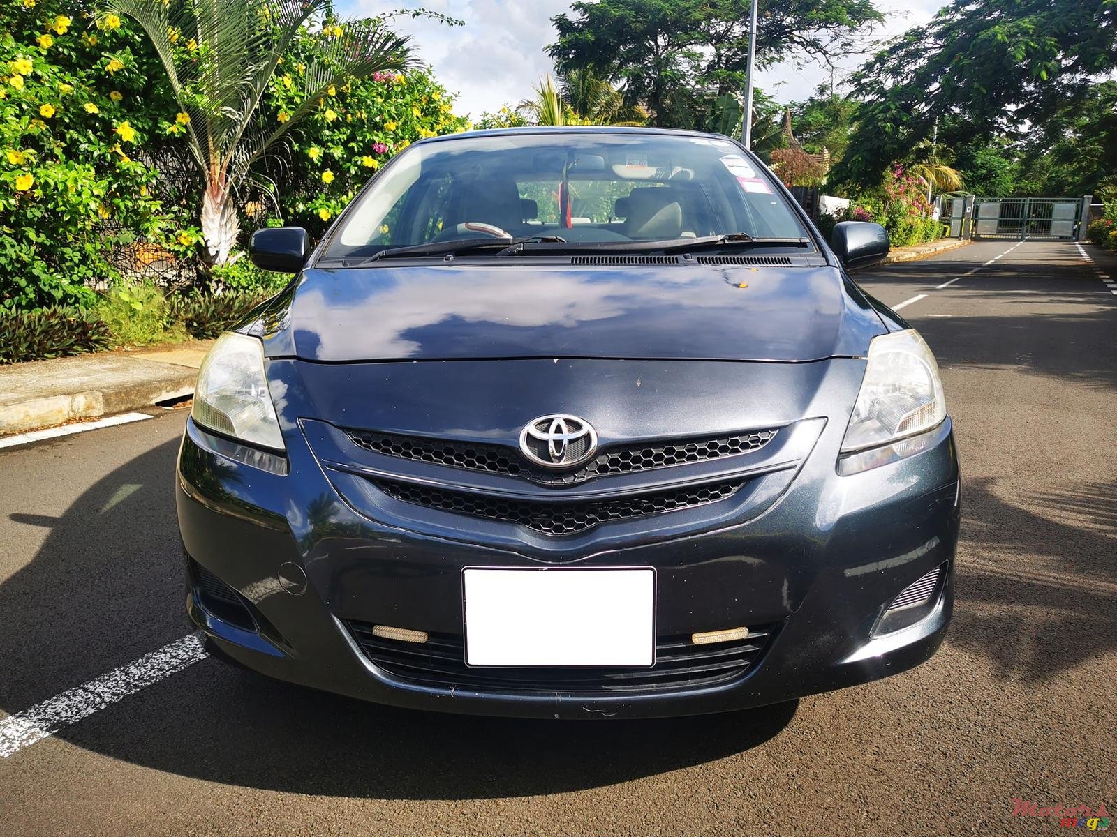 2006' Toyota Belta photo #1