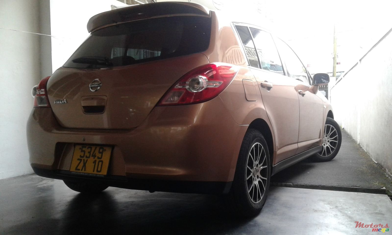 2010' Nissan Tiida photo #5