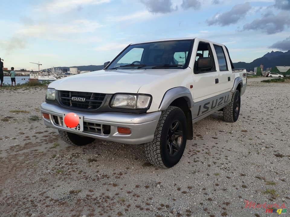 1999' Isuzu 4x4 photo #2