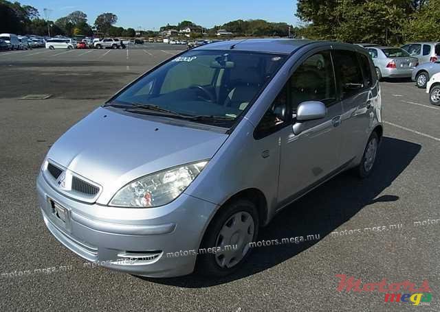 2004' Mitsubishi photo #1