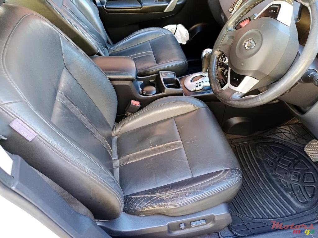 2009' Renault Koleos photo #5