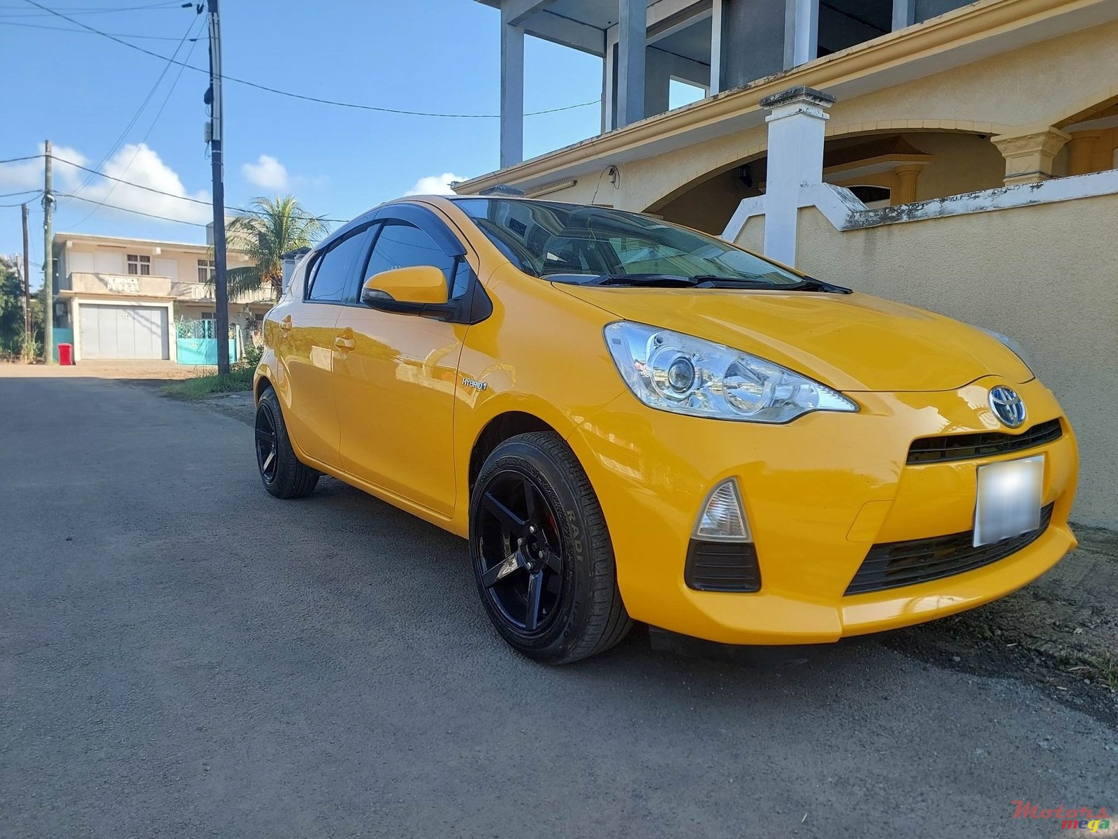 2012' Toyota Aqua photo #1