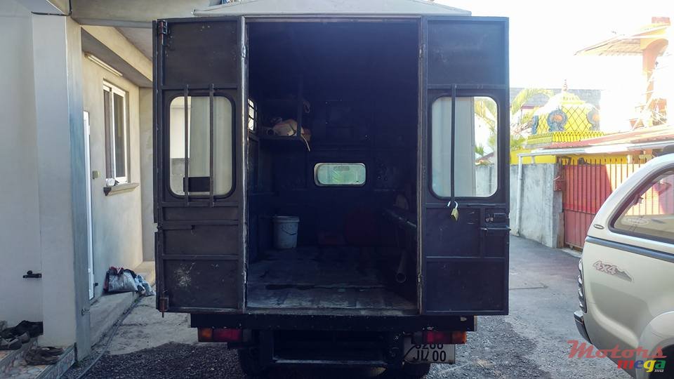 2000' Nissan Caisse Fermer photo #4