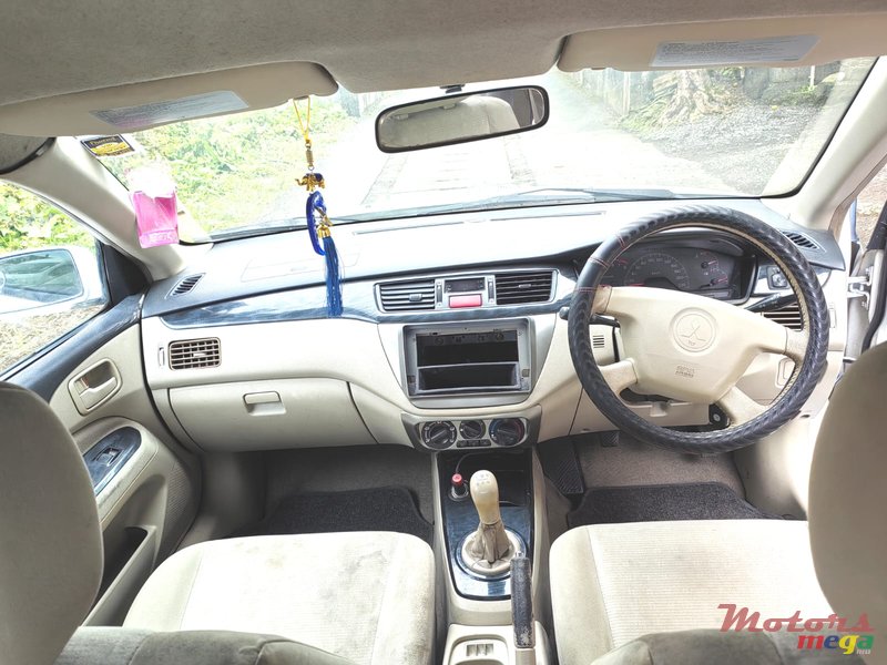 2005' Mitsubishi Lancer photo #6