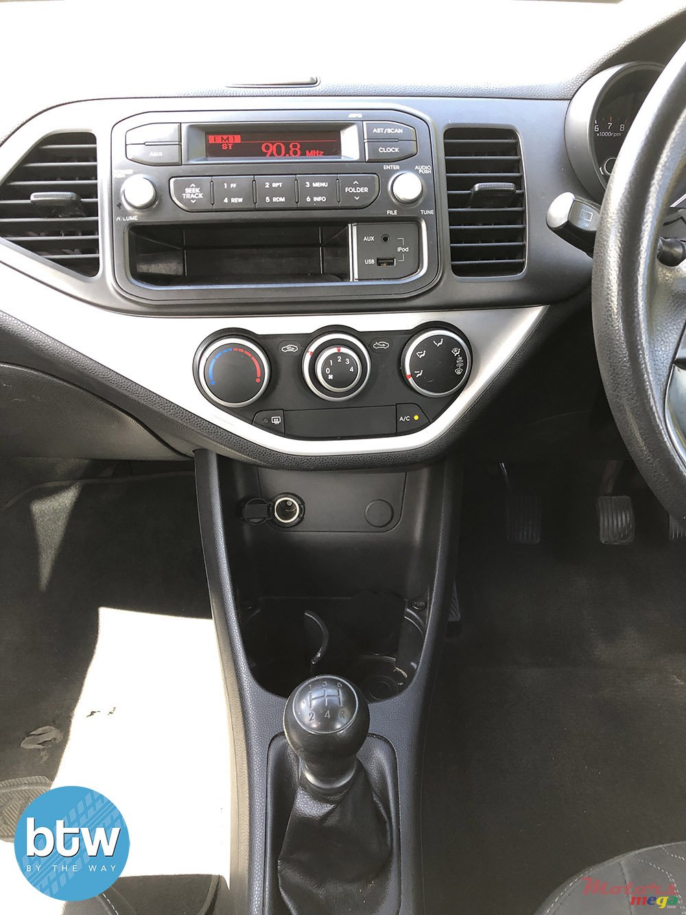 2013' Kia Picanto photo #5