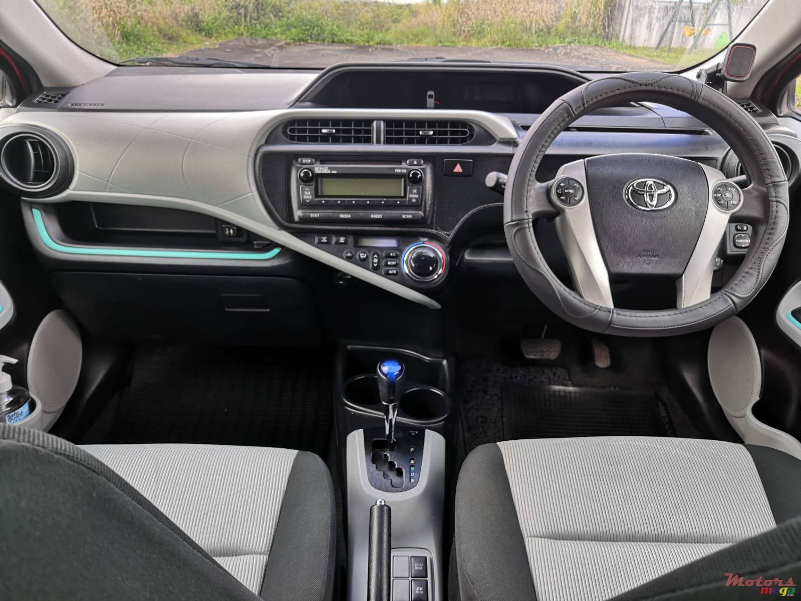 2013' Toyota Prius c Local 1500cc photo #5