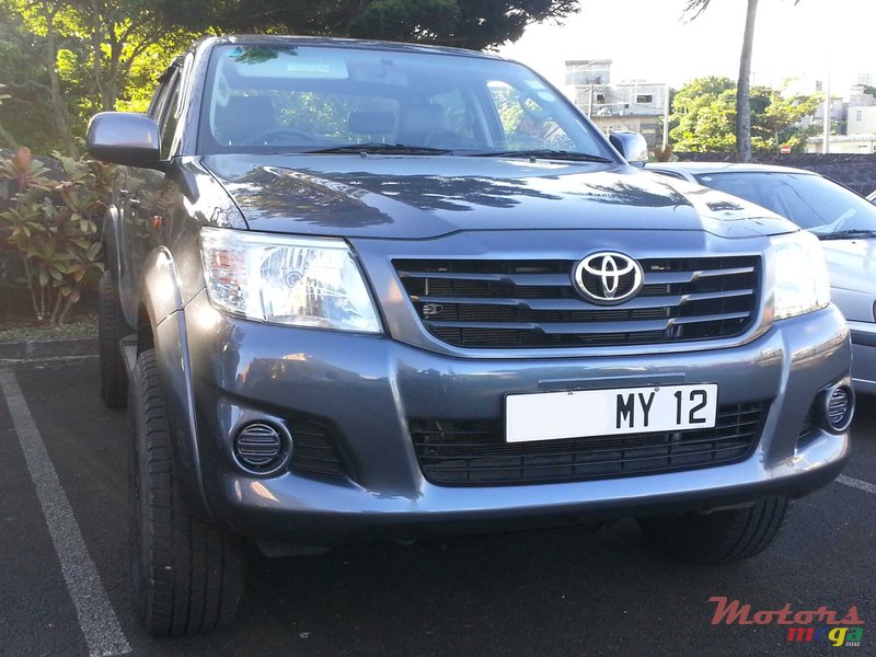 2012' Toyota Hilux photo #1