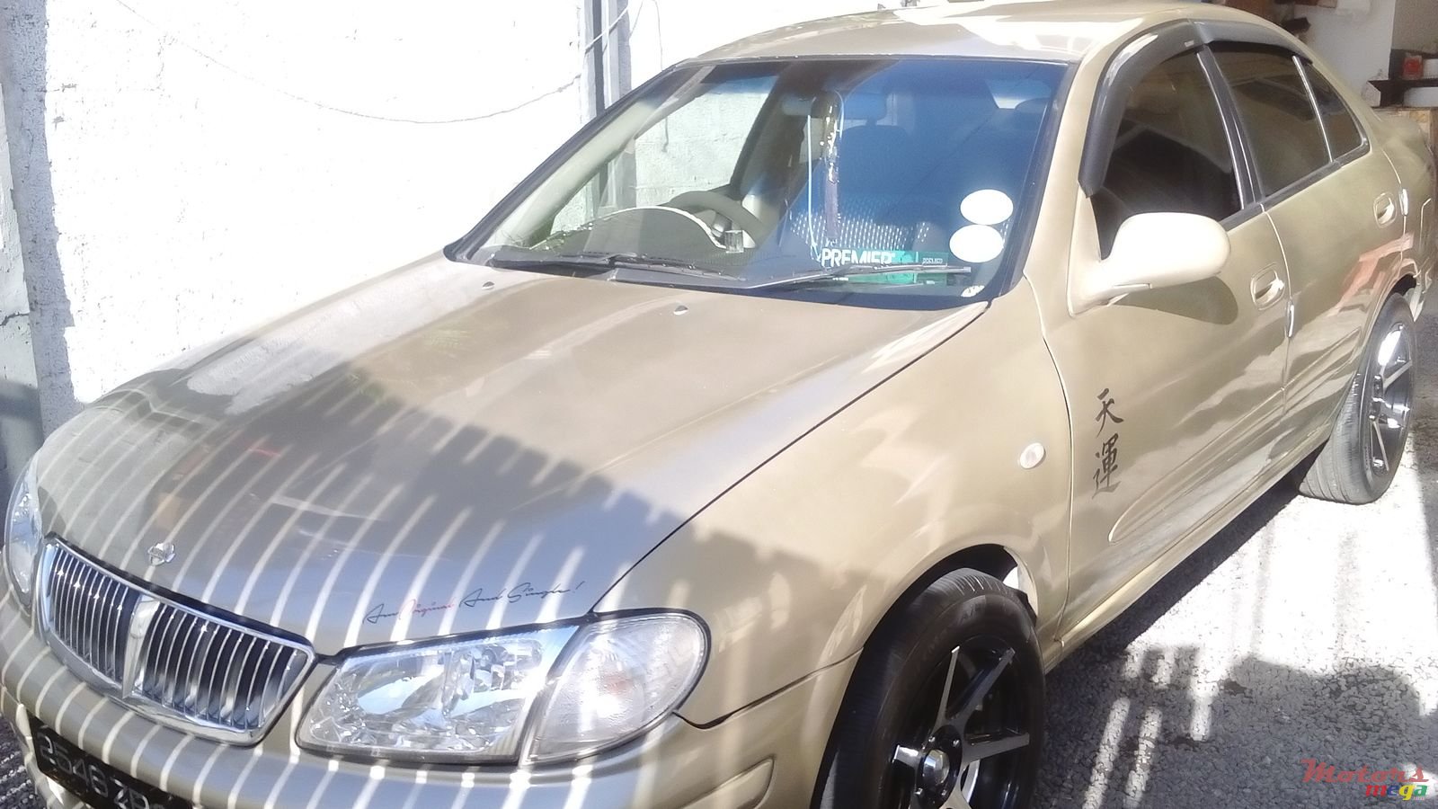 2001' Nissan Sunny photo #2