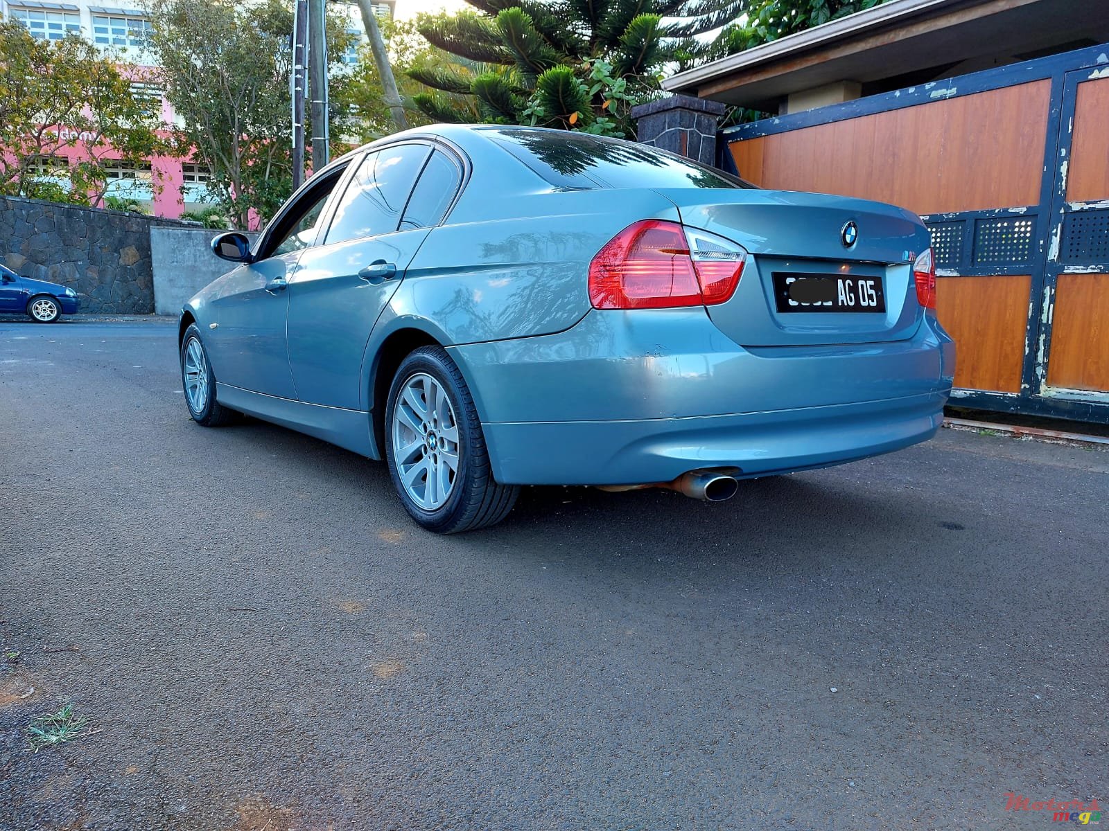 2005' BMW 320 Manual photo #3