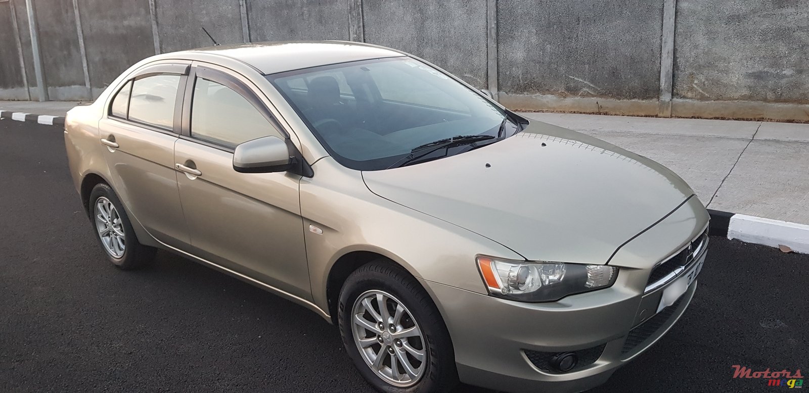 2010' Mitsubishi Lancer Ex photo #4
