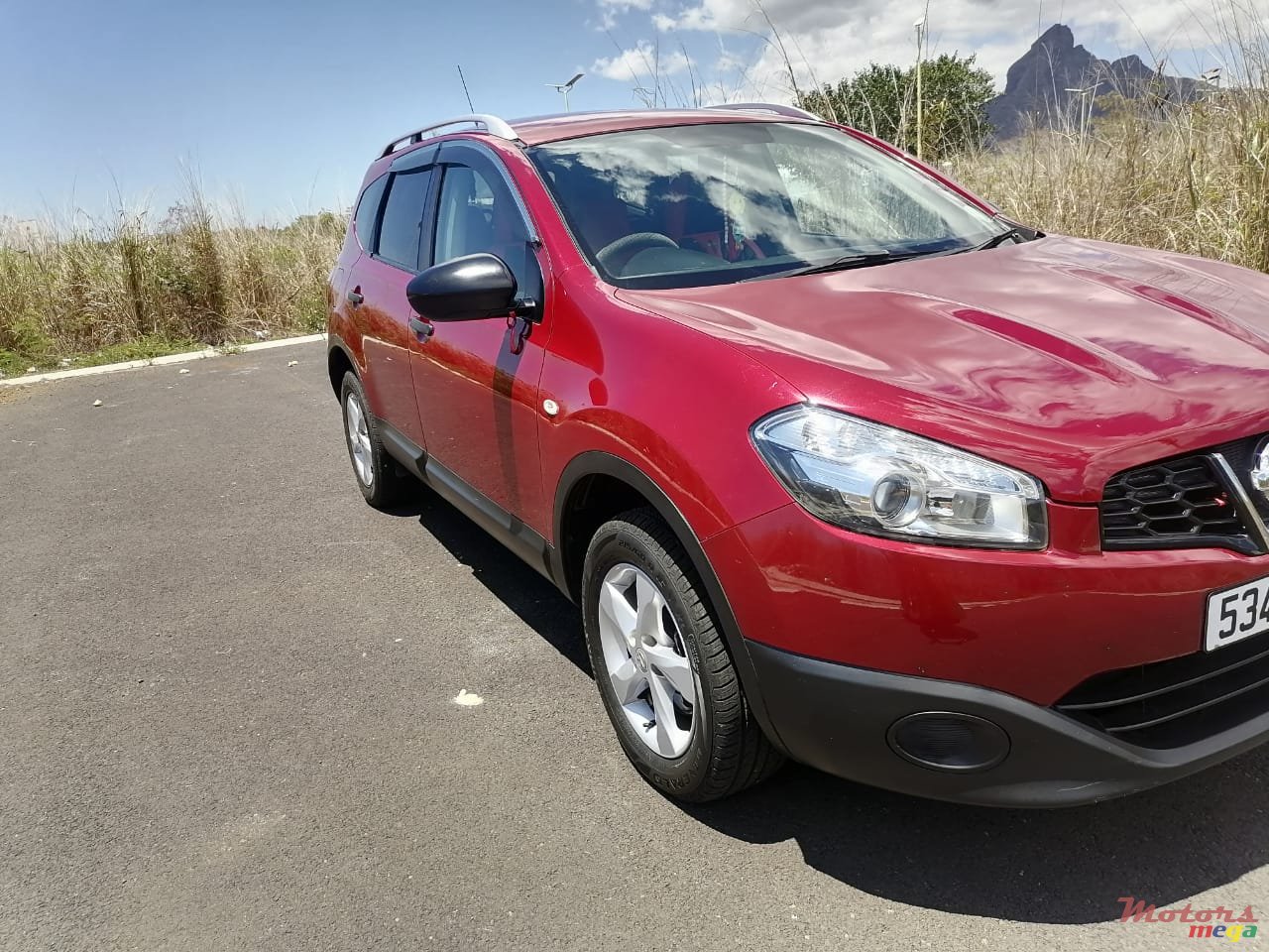 2010' Nissan Qashqai+2 photo #1