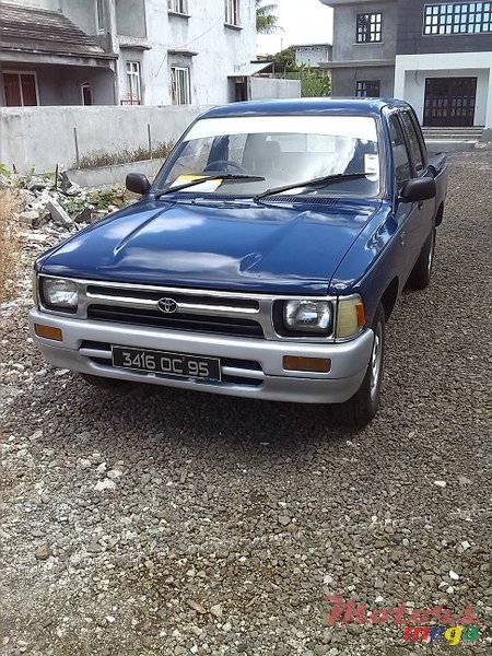1995' Toyota Hilux photo #1