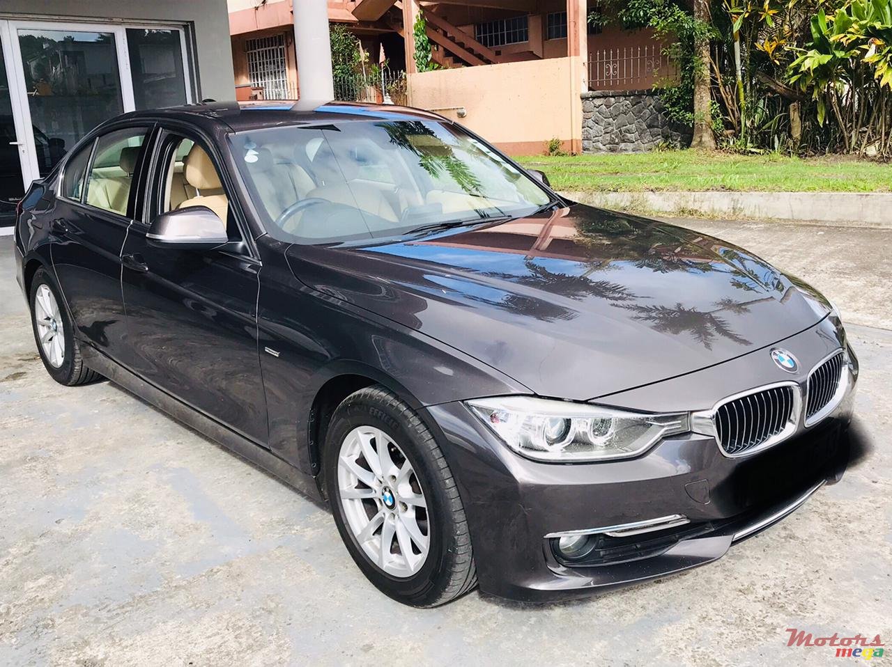 2013' BMW 3 Series photo #1