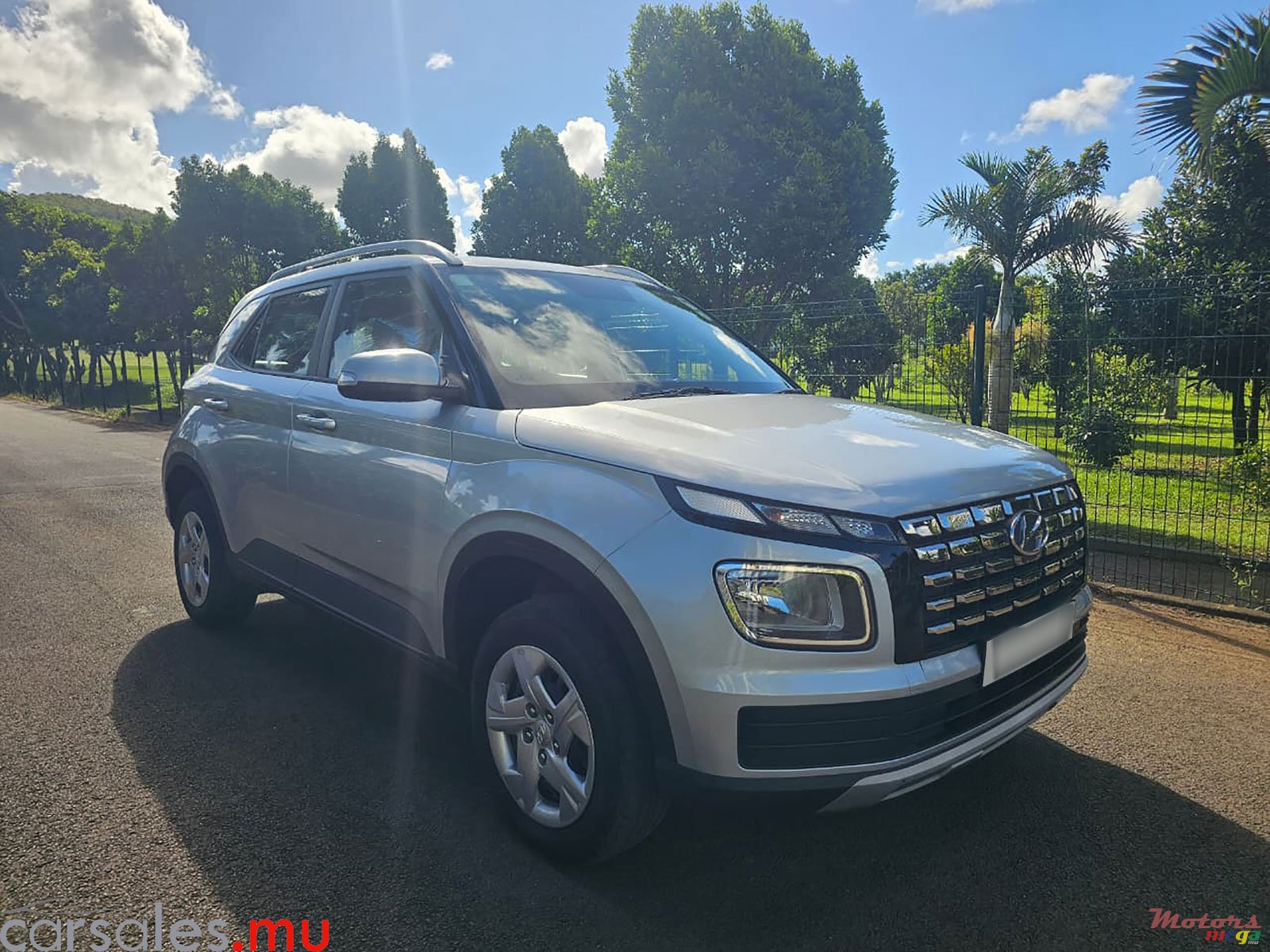 2023' Hyundai Venue 1.0T photo #2