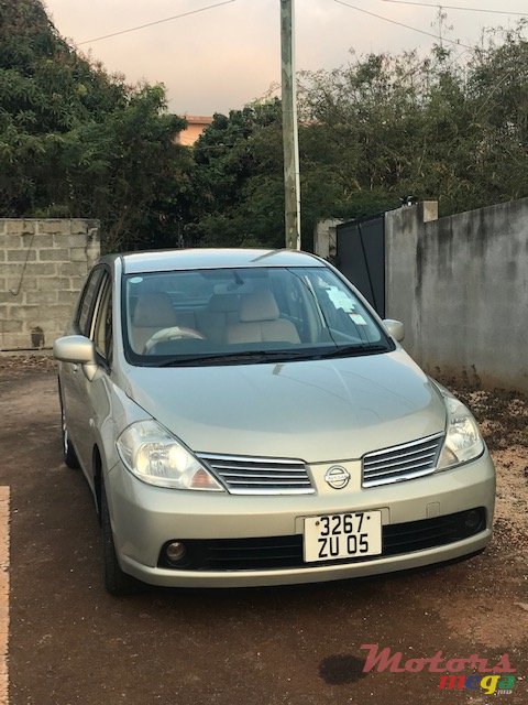 2005' Nissan Tiida photo #2