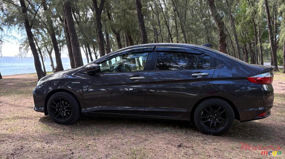 2017' Honda Grace ex photo #3