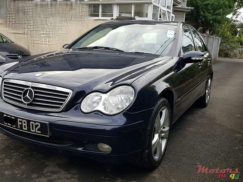 2002' Mercedes-Benz C200 photo #4