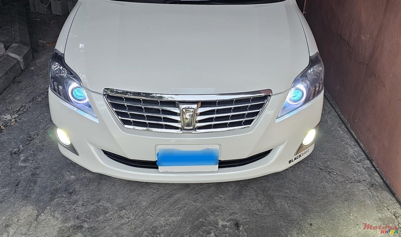 2013' Toyota Premio photo #7