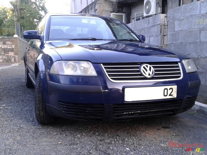 2002' Volkswagen Passat photo #1