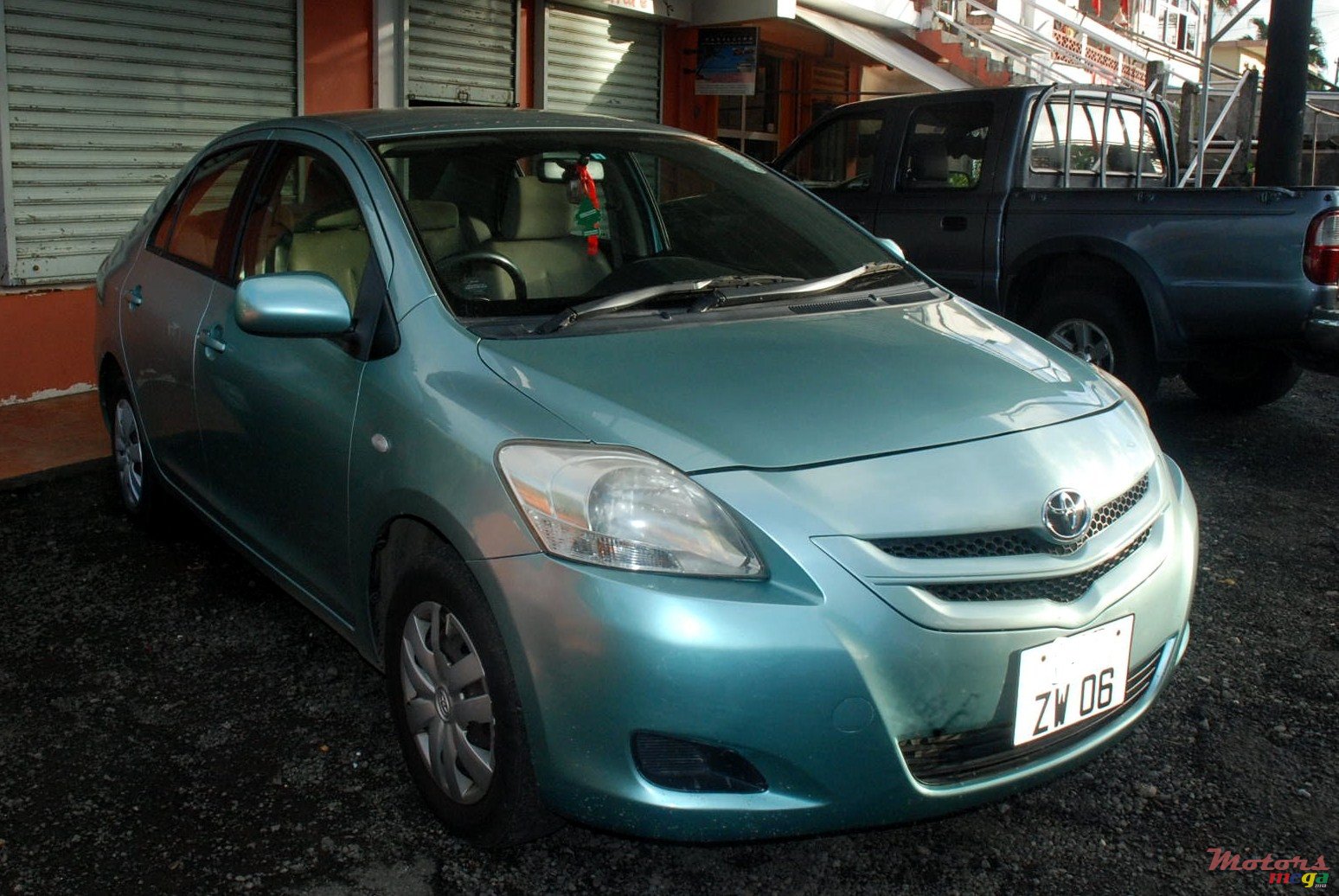 2006' Toyota Yaris photo #2