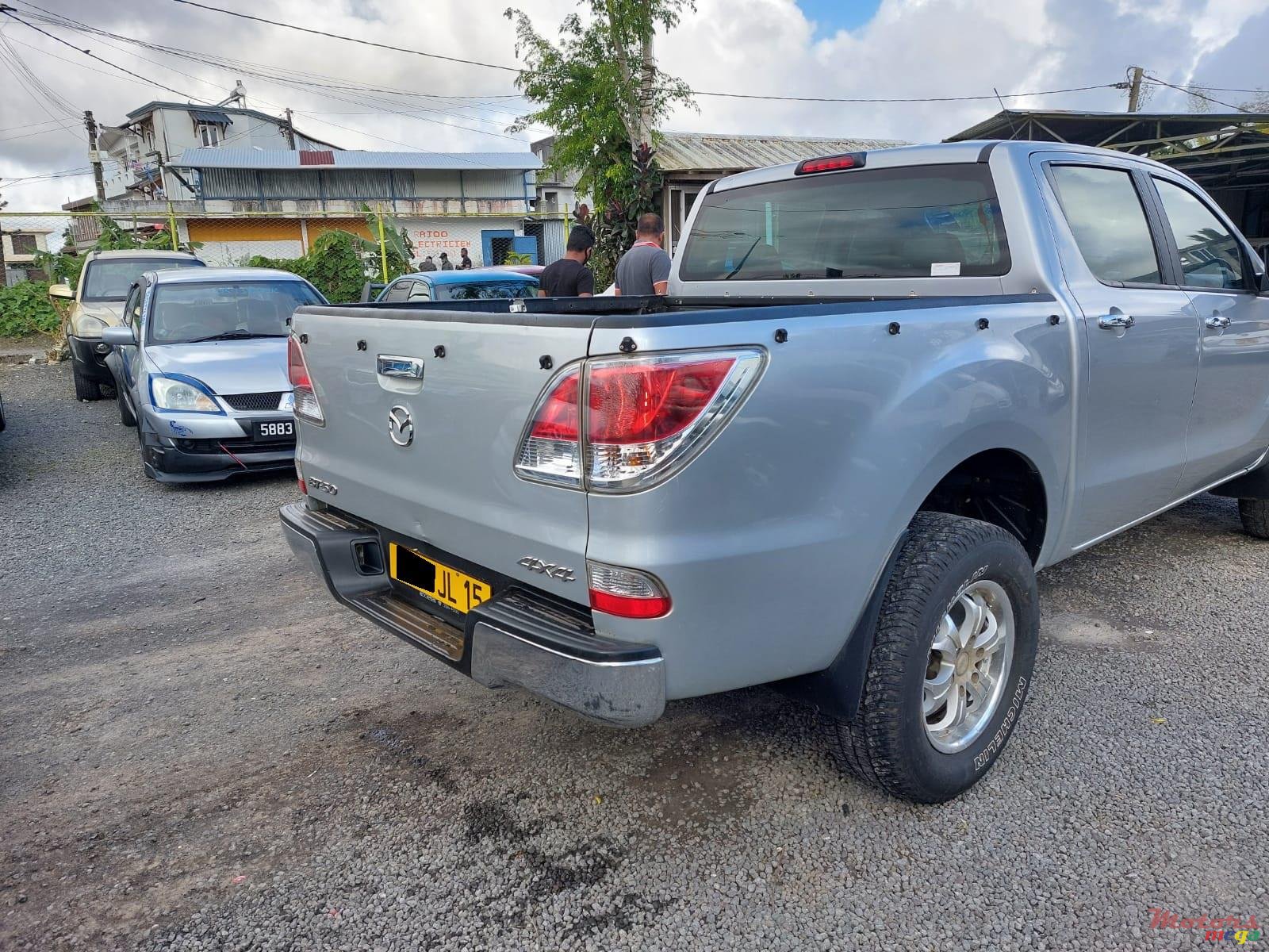 2015' Mazda BT-50 photo #2