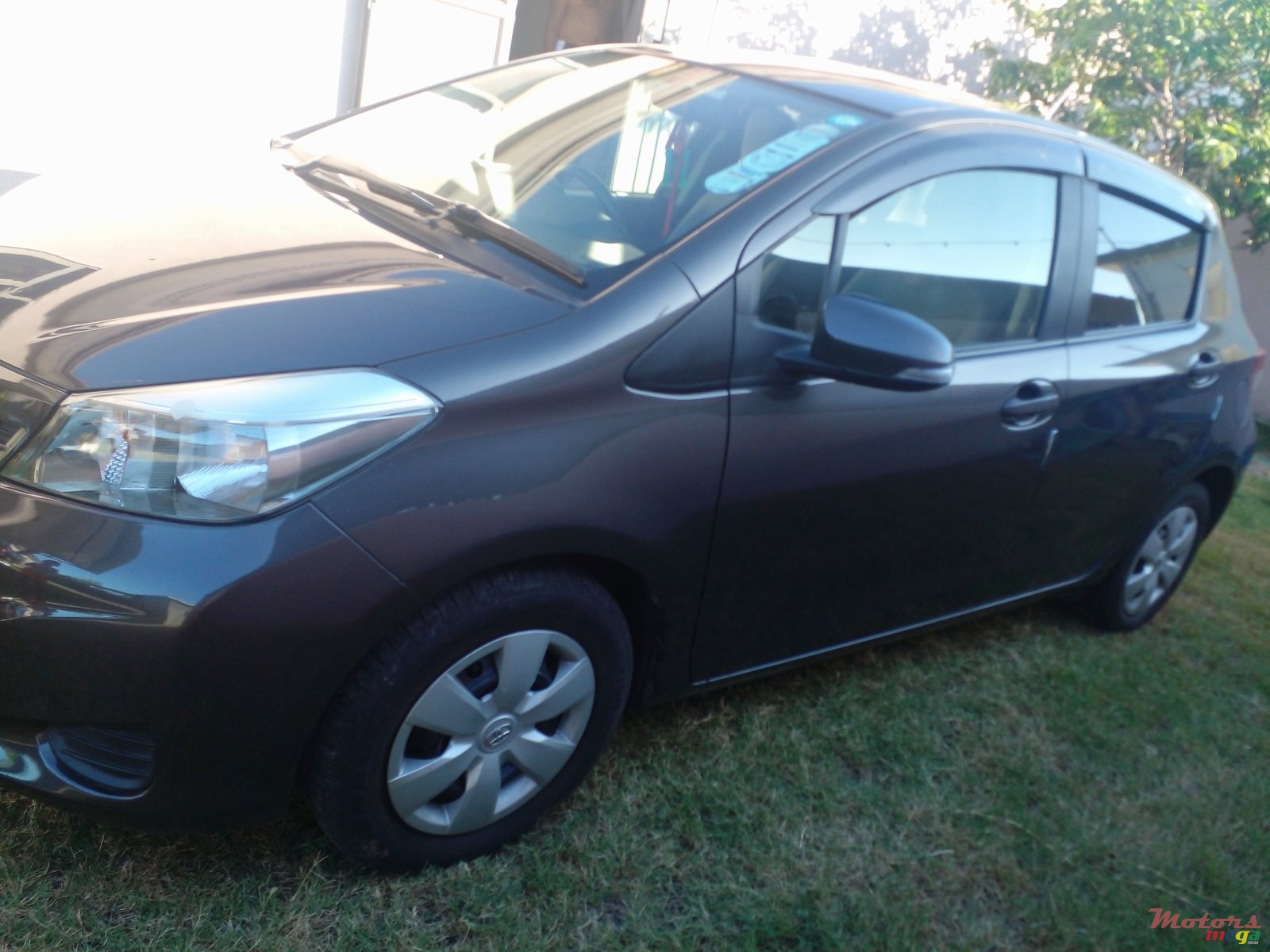 2012' Toyota Vitz photo #5