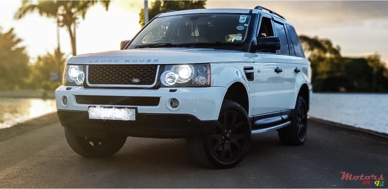 2009' Land Rover Range Rover Sport photo #1