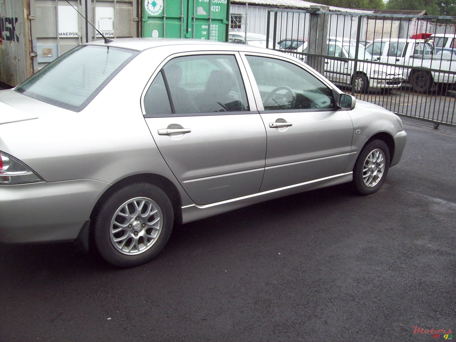 2009' Mitsubishi Lancer photo #2