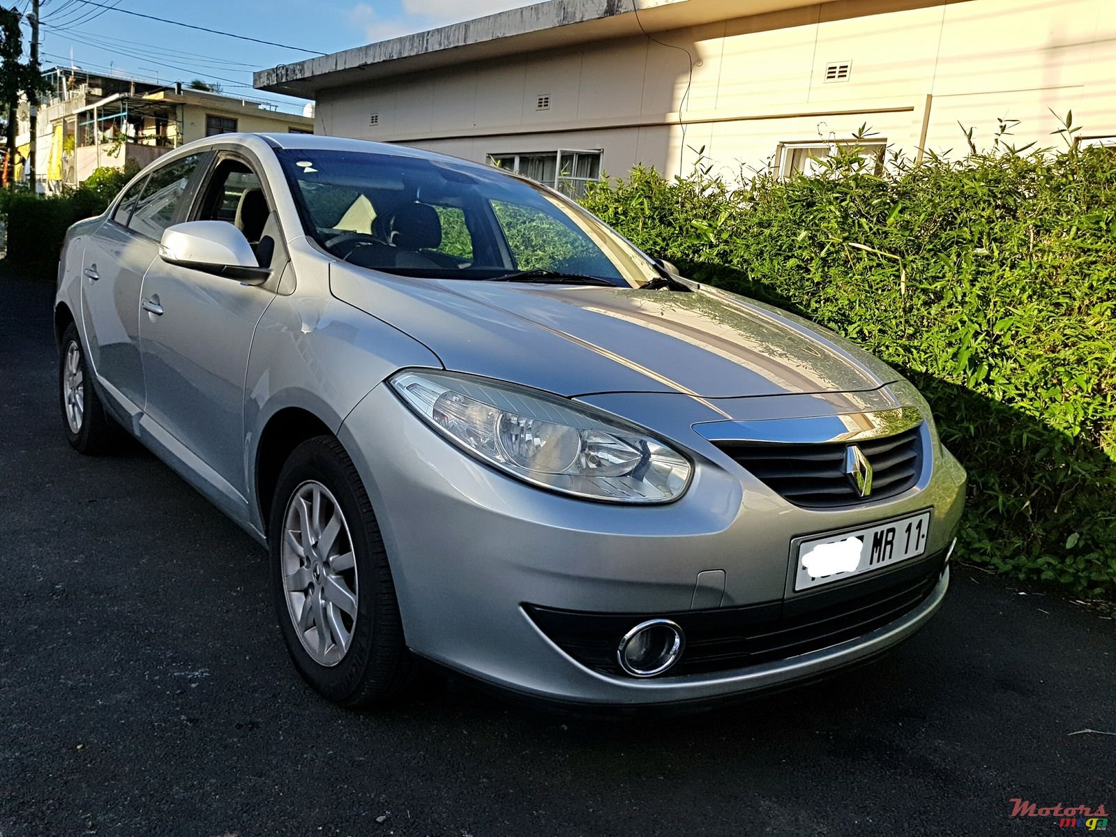 2011' Renault Fluence 1500 cc photo #1