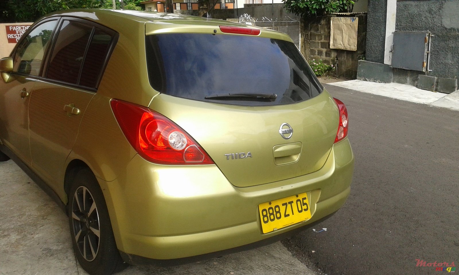 2005' Nissan Tiida photo #2