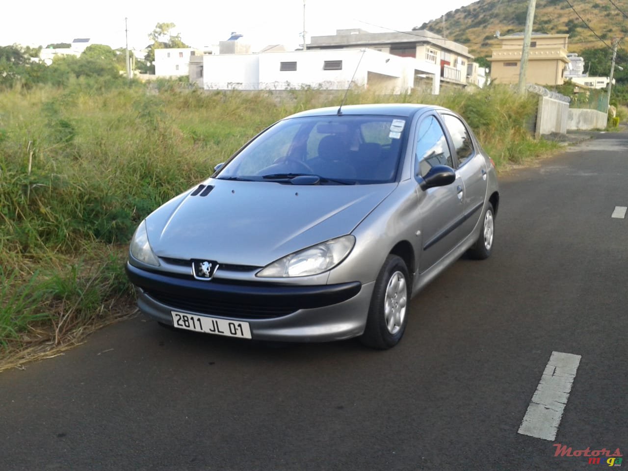 2001' Peugeot 206 1.1 Hatchback photo #1