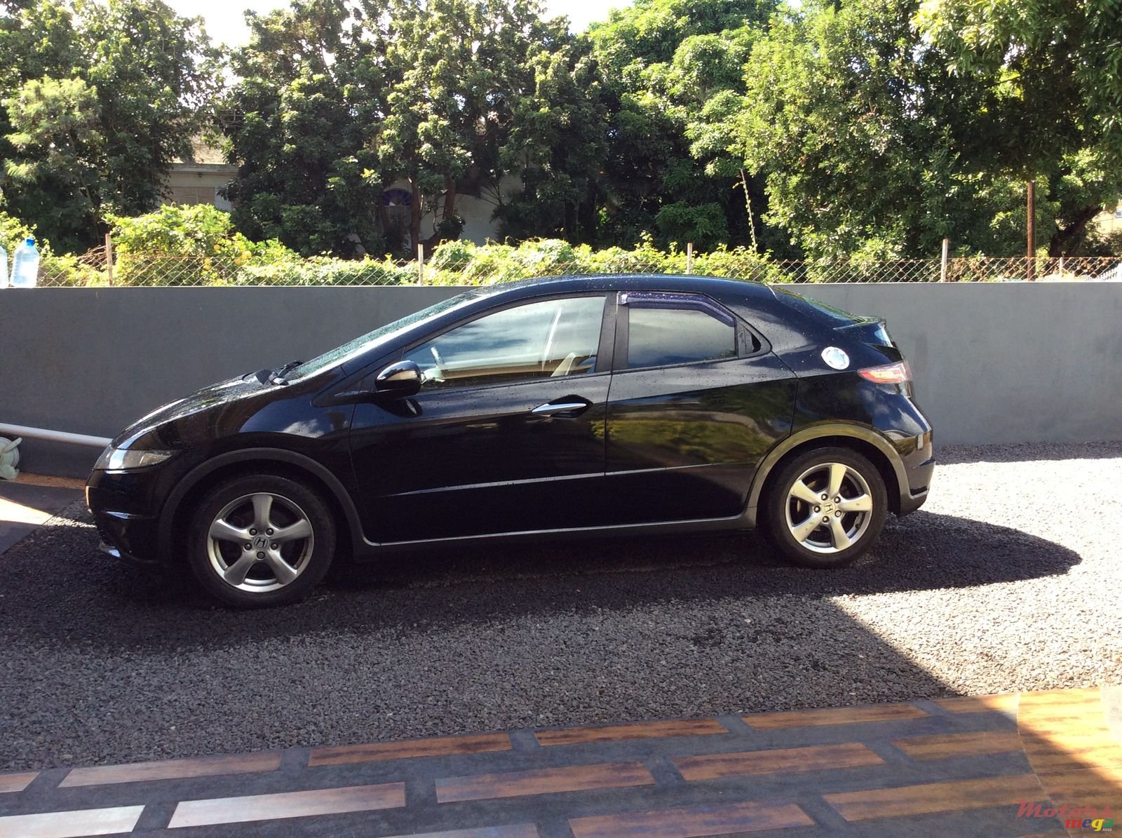 2009' Honda Civic Hatchback photo #2