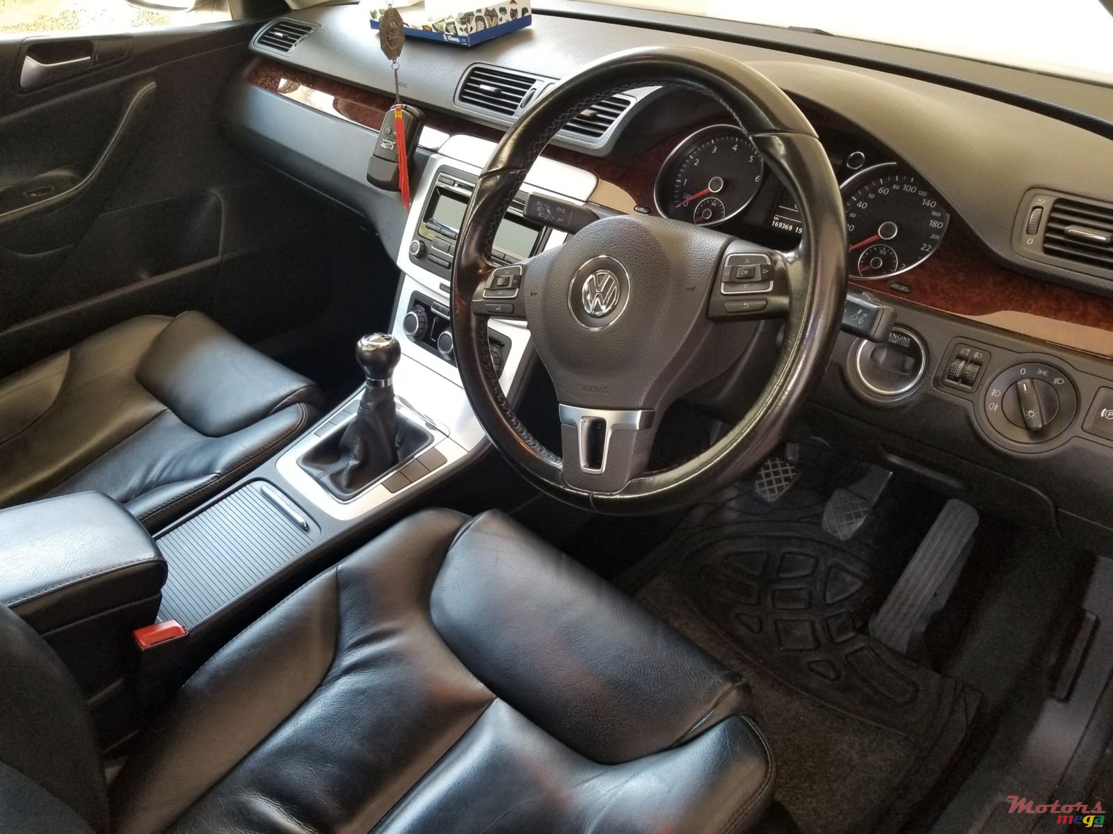 2010' Volkswagen Passat None photo #5