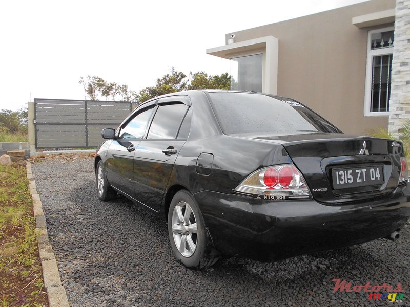 2004' Mitsubishi Lancer photo #2