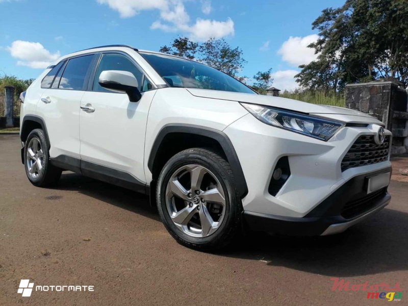 2020' Toyota RAV4 2.0 photo #1