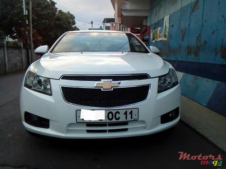 2011' Chevrolet Cruze photo #1