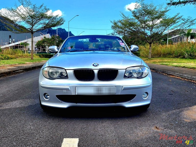 2012' BMW 1 Series Convertible photo #2