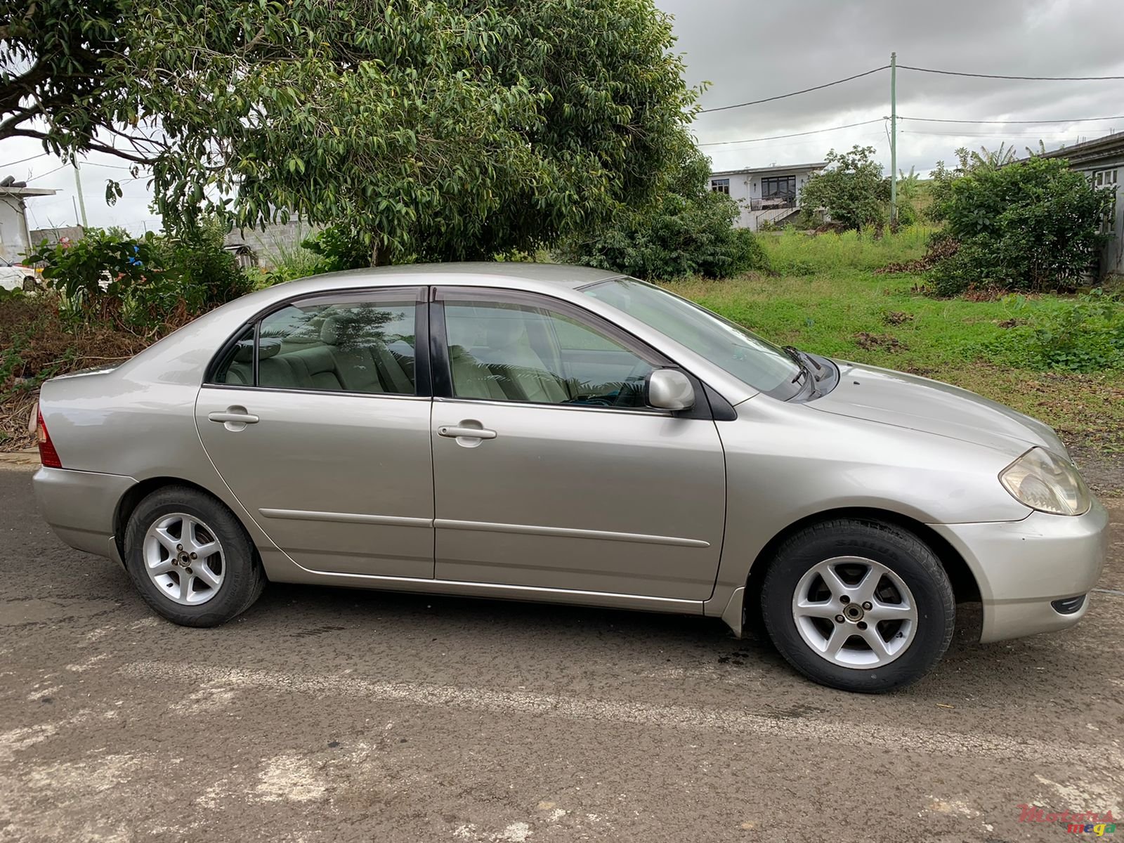 2000' Toyota photo #2