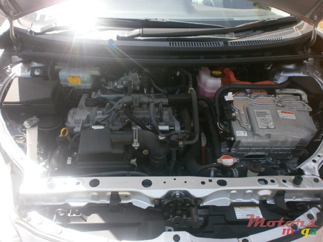 2016' Toyota Aurion Aqua photo #5