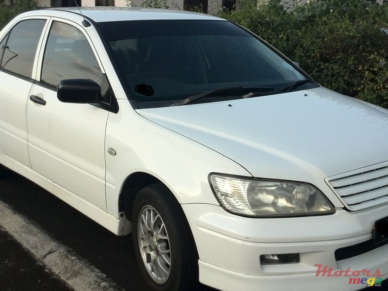 2003' Mitsubishi Lancer photo #2