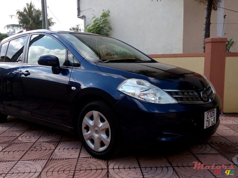 2009' Nissan Tiida Hatchback photo #1