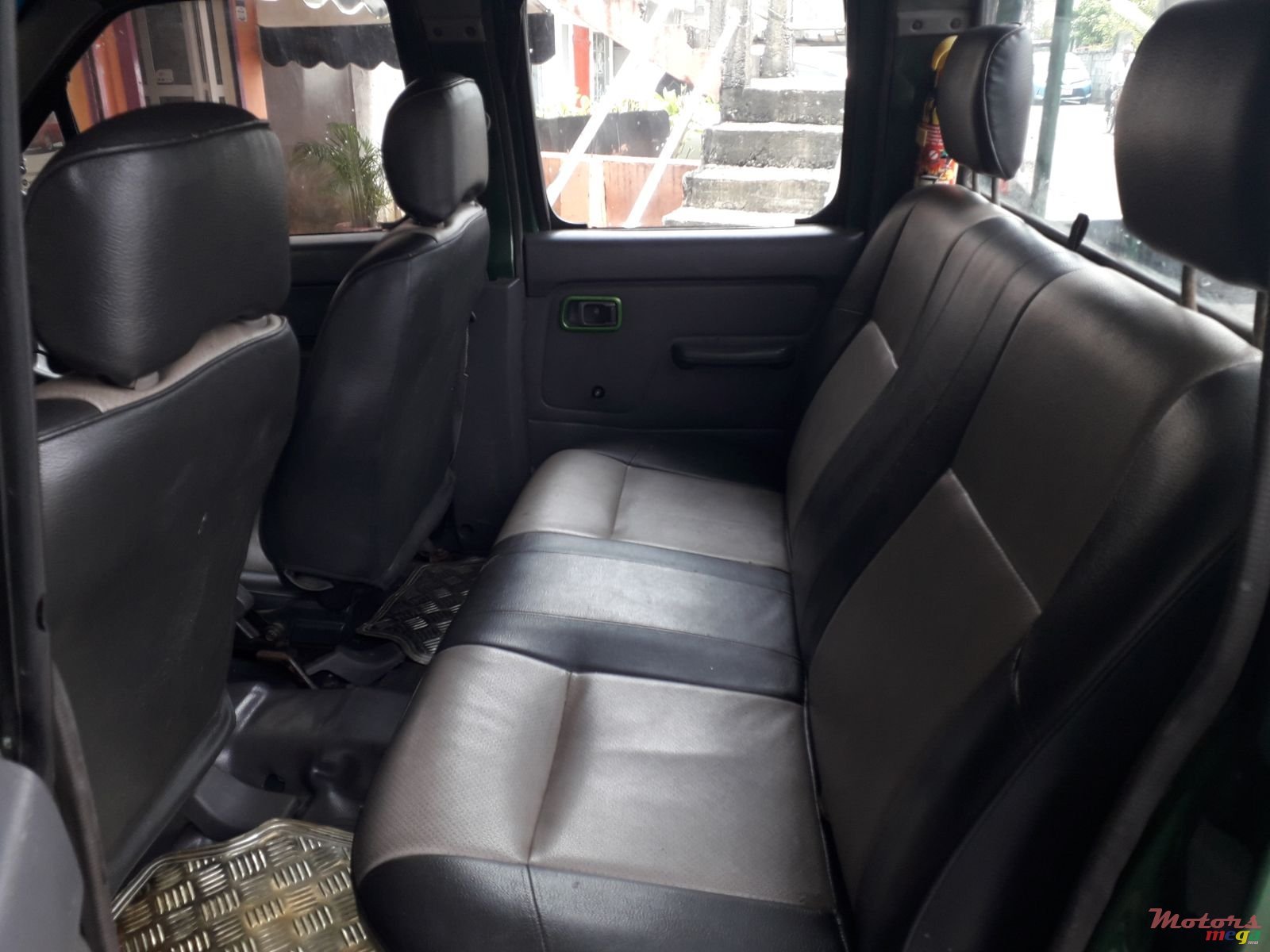 2012' Nissan 4X2 manual Japan photo #3